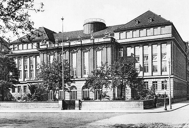 Mädchengymnasium Weintraubenstraße vor der Aufstockung 1928